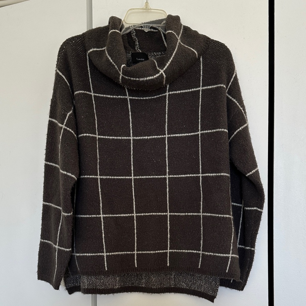 Lumière Gray Turtleneck Sweater